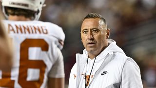 Texas sticking with Arch, 'so close' in passing game (College Football)