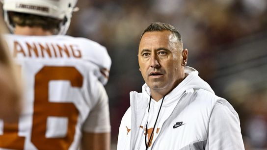 Texas sticking with Arch, 'so close' in passing game (College Football)