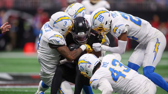 Chargers stay hot, notch 4 INTs in win over Falcons (NFL)