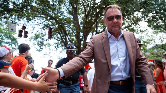 Auburn coach Hugh Freeze battling early stage prostate cancer (College Football)