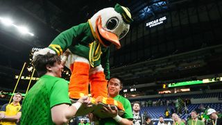 Oregon, Georgia sit atop final Top 25 poll before CFP announcement (College Football)