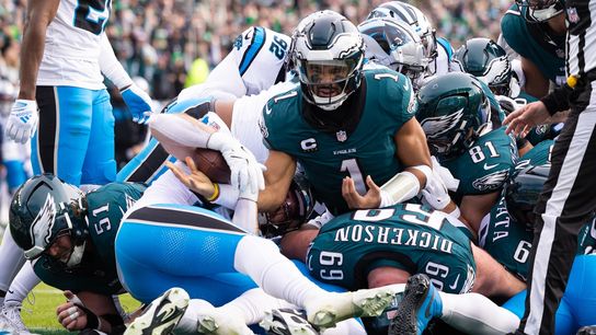 Eagles hold off Panthers for 9th straight win (NFL)