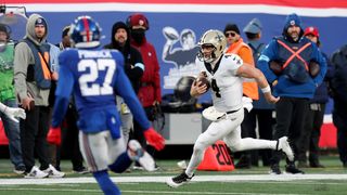 Reports: Saints concerned over QB Derek Carr's hand injury (NFL)