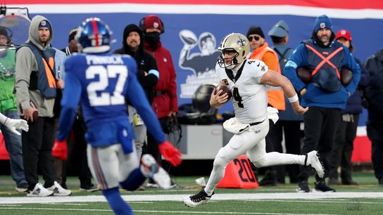 Reports: Saints concerned over QB Derek Carr's hand injury (NFL)