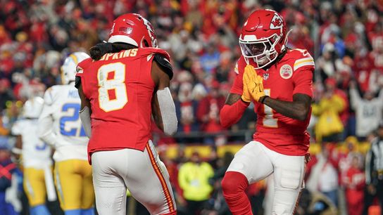 Chiefs top Chargers on game-ending FG to win AFC West title (NFL)