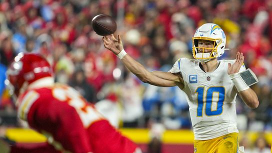 Chargers, Bucs try to hold on to playoff positions (NFL)