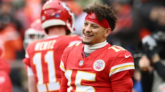 Chiefs QB Patrick Mahomes practices again, signs point to start vs. Texans (NFL)