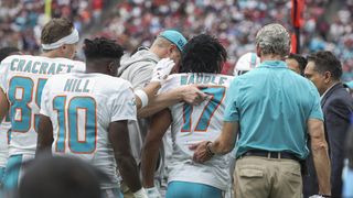 Dolphins WRs Jaylen Waddle, Tyreek Hill ailing for 49ers' clash (NFL)
