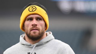 Reports: Steelers, T.J. Watt agree to record 3-year, $123M deal (NFL)