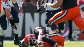 Browns QB Deshaun Watson out of boot, throwing at facility (NFL)