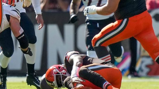 Browns QB Deshaun Watson out of boot, throwing at facility (NFL)