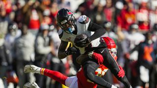 Texans WR Tank Dell suffers knee injury vs. Chiefs (NFL)