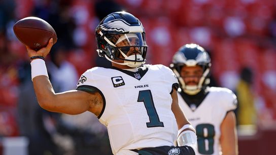 With question at QB, Eagles bid to wrap up NFC East vs. Cowboys (NFL)