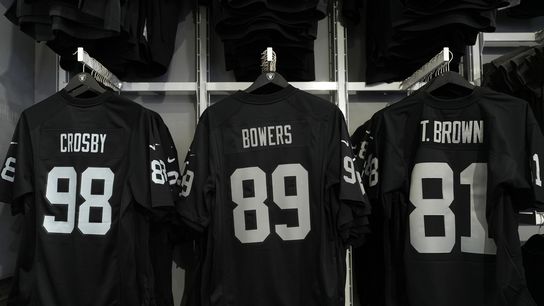 Raiders showing up late to New Orleans due to delayed flight (NFL)