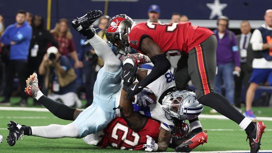 Cowboys force late fumble, knock Bucs out of NFC South lead (NFL)