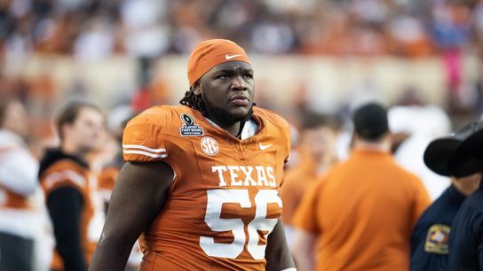 Report: Texas RT Cameron Williams (knee) unlikely to play (College Football)