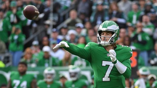 Eagles QB Kenny Pickett (ribs) injured vs. Cowboys (NFL)