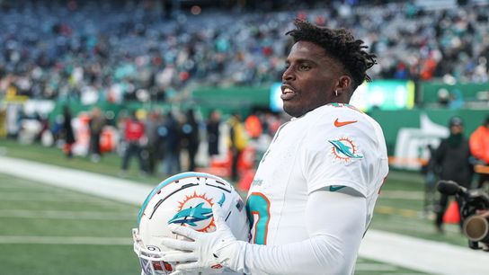Dolphins coach: WR Tyreek Hill had wrist surgery for ligament damage (NFL)