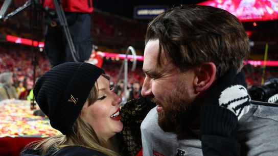 Chiefs notebook: Travis Kelce admires Taylor Swift's work ethic (NFL)