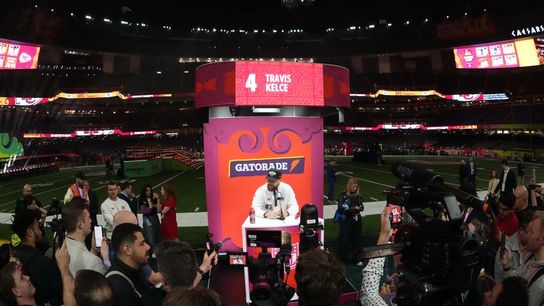 Chiefs, chasing history, attempt to tune out distractions (NFL)