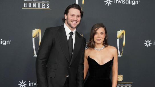 Bills' Josh Allen, actress Hailee Steinfeld marry (NFL)