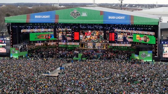 Wisconsin residents savor Green Bay's NFL draft spotlight (NFL)