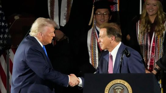 Reports: Donald Trump to sign executive order for NIL standards (College Football)