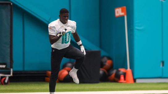 Report: Teams monitoring Dolphins WR Tyreek Hill as trade candidate (NFL)