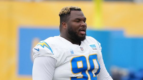 Report: NFL fines Chargers DT Teair Tart for slap (NFL)