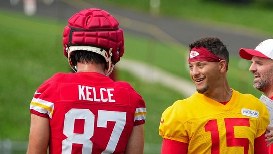 Chiefs TE Travis Kelce on engagement: 'I got one more ring' (NFL)