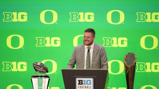 Undefeated in Big Ten, Oregon somehow chasing redemption after playoff loss (College Football)