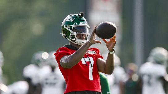 Jets' Justin Fields participates in QB drills, despite toe injury (NFL)