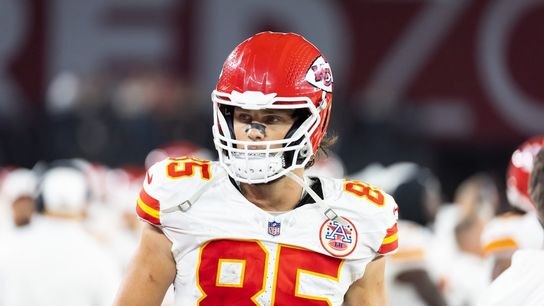 Chiefs add veteran TE Robert Tonyan to active roster (NFL)