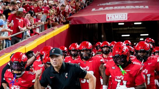 Cincinnati stuns Kansas late as teams combine for 1,200 yards of offense (College Football)