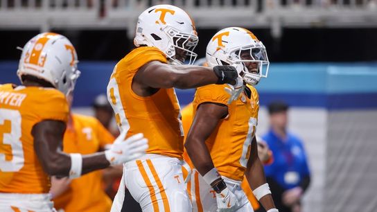 Joey Aguilar, No. 24 Tennessee soar past Syracuse 45-26 (College Football)