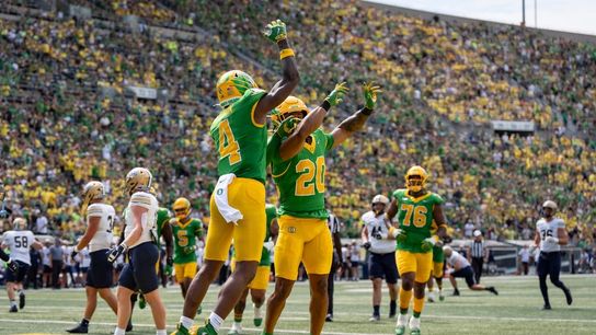 Dante Moore throws for 3 TDs as No. 7 Oregon routs Montana State (College Football)