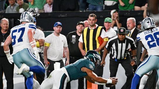Eagles open title defense with tight win over Cowboys (NFL)