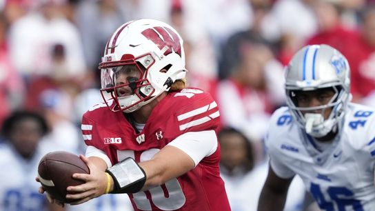 Danny O’Neil helps Wisconsin handle Middle Tennessee (College Football)