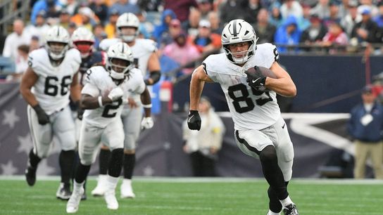Raiders TE Brock Bowers 'OK' after being hit on knee (NFL)
