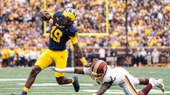 Bryce Underwood helps No. 23 Michigan maul Central Michigan (College Football)