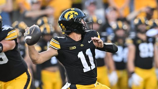 Mark Gronowski trying to play 'free' as Iowa takes on 3-0 Rutgers (College Football)