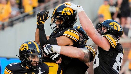 Iowa blows past UMass behind 3 Mark Gronowski TDs (College Football)