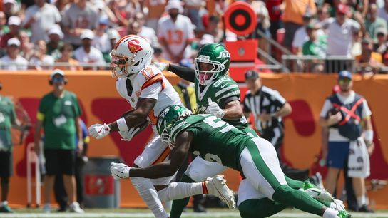 Jets' Sauce Gardner (head), Quincy Williams (shoulder) hurt vs. Bucs (NFL)