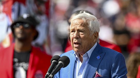 Report: Patriots selling minority stakes at $9B valuation (NFL)