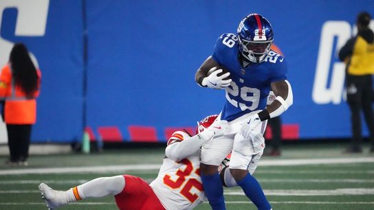 Giants RB Tyrone Tracy exits with right arm injury (NFL)