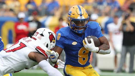 Louisville remains unbeaten by rallying to beat Pitt (College Football)