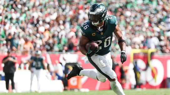 Eagles RB Saquon Barkley appears on injury report with knee issue (NFL)