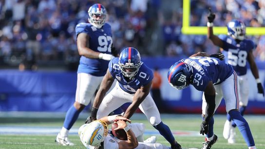 Jaxson Dart wins 1st start as Giants hold off Chargers (NFL)