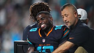 Dolphins WR Tyreek Hill out after gruesome knee injury vs. Jets (NFL)