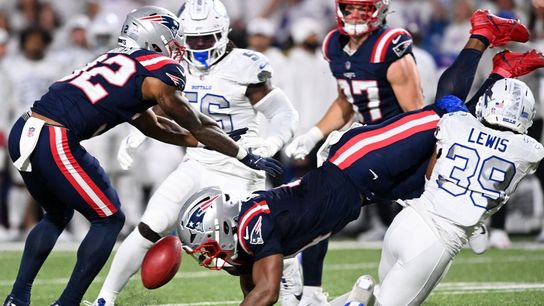 Patriots RB Antonio Gibson (knee) exits vs. Bills (NFL)